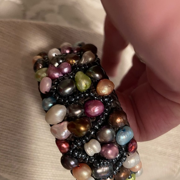 Handcrafted cuff bracelet with multi colored pearl-like beads - Picture 4 of 6